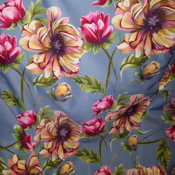 Vigoss Floral Ruffle sides one piece swimsuit Size Small Ties around Neck - Picture 2 of 9